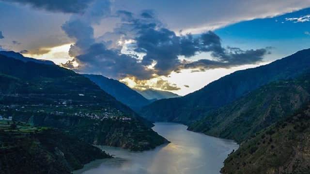 Chenab River: Origin, Tributaries, Length and Flowing States
